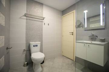 Фото номера Двухместный номер Делюкс с 1 кроватью Гостевой дом B&amp;D Apartments Delux, NEW г. Lovech 8