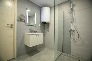 Фото номера Двухместный номер Делюкс с 1 кроватью Гостевой дом B&amp;D Apartments Delux, NEW г. Lovech 9